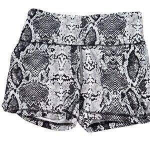 Gray Black And White Snakeskin Pattern Shorts Women Size Small